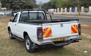 Nissan Hardbody 2014 White