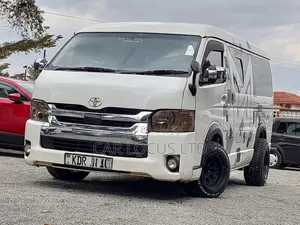 Toyota HiAce 2017 White