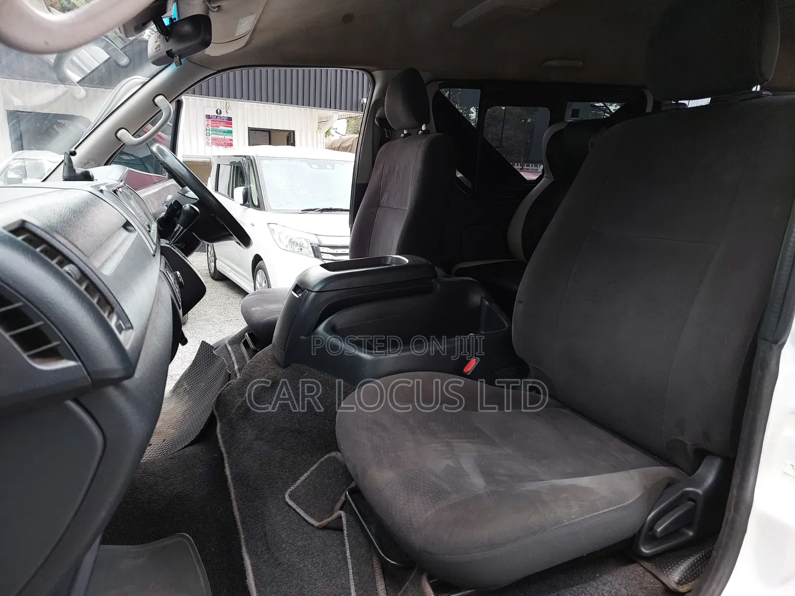 Toyota HiAce 2017 White