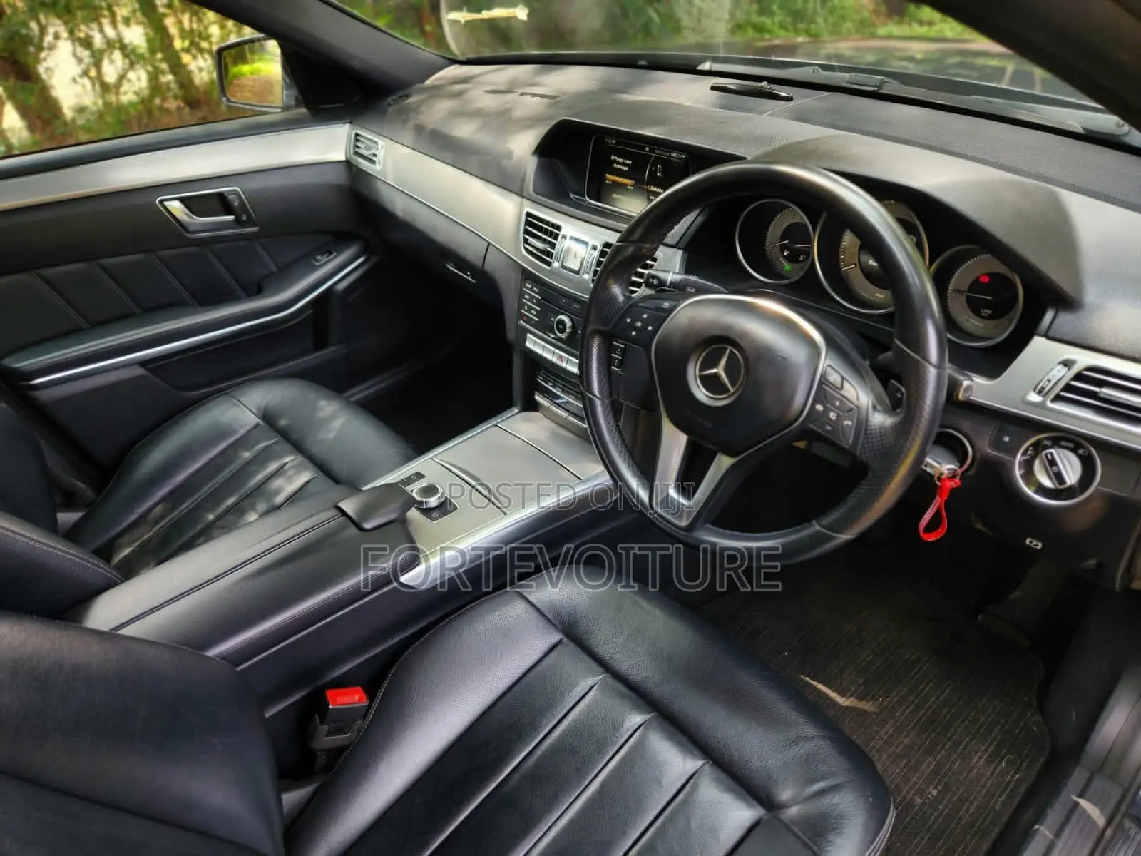 Mercedes-Benz E220 2015 Blue