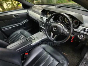 Mercedes-Benz E220 2015 Blue