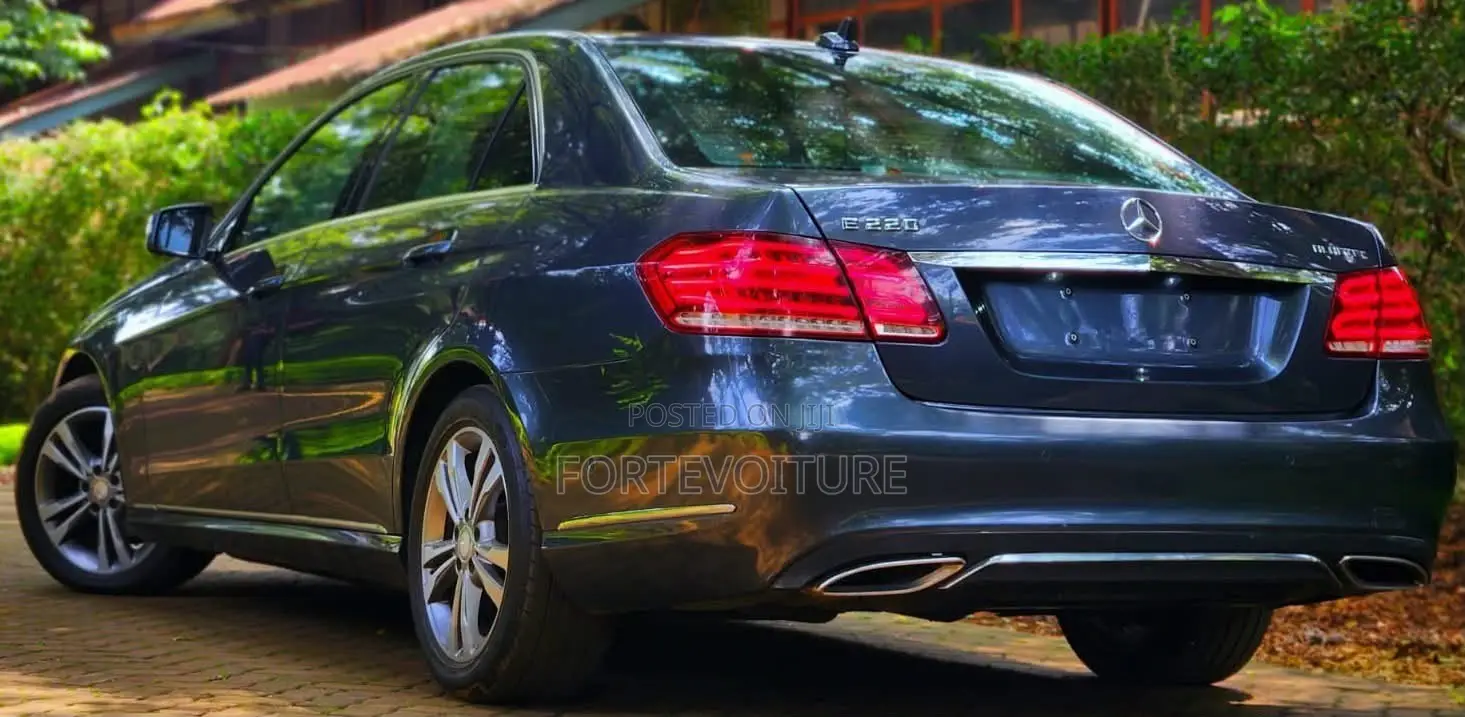 Mercedes-Benz E220 2015 Blue