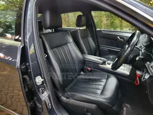 Mercedes-Benz E220 2015 Blue