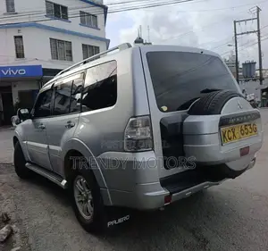 Mitsubishi Pajero 2012 Silver