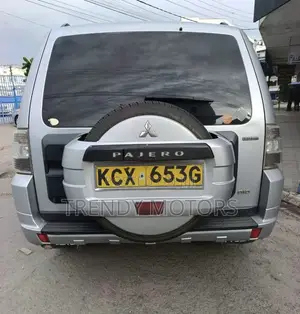 Mitsubishi Pajero 2012 Silver