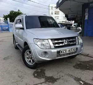 Mitsubishi Pajero 2012 Silver