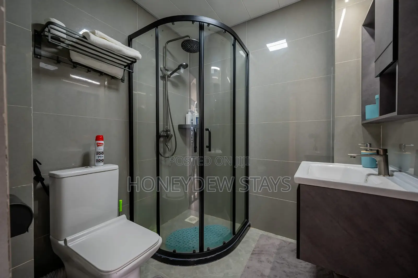 Swanky 2BR Airbnb at Winchester, Riverside