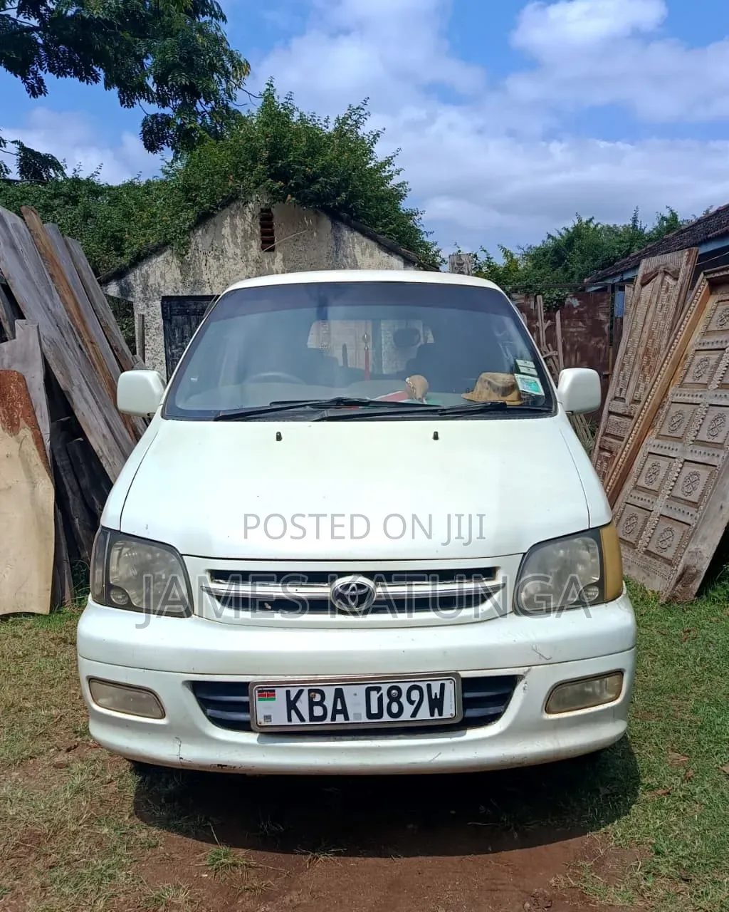 Toyota Noah 2005 White