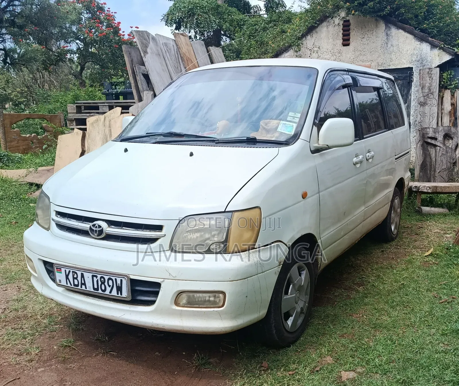 Toyota Noah 2005 White