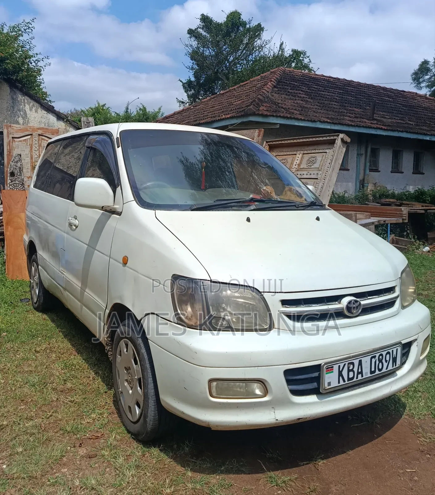 Toyota Noah 2005 White