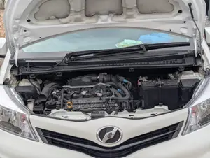 Toyota Vitz 2012 White