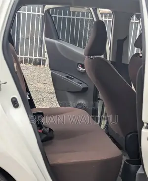 Toyota Vitz 2012 White