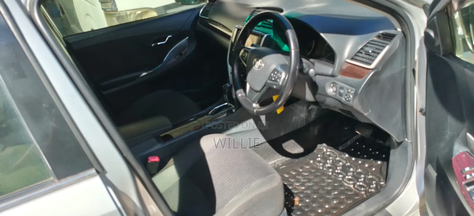 Toyota Premio 2016 Silver