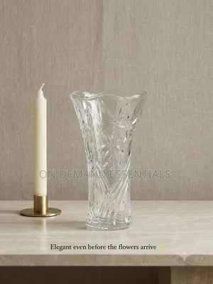 Elegant Glass Flower Vase