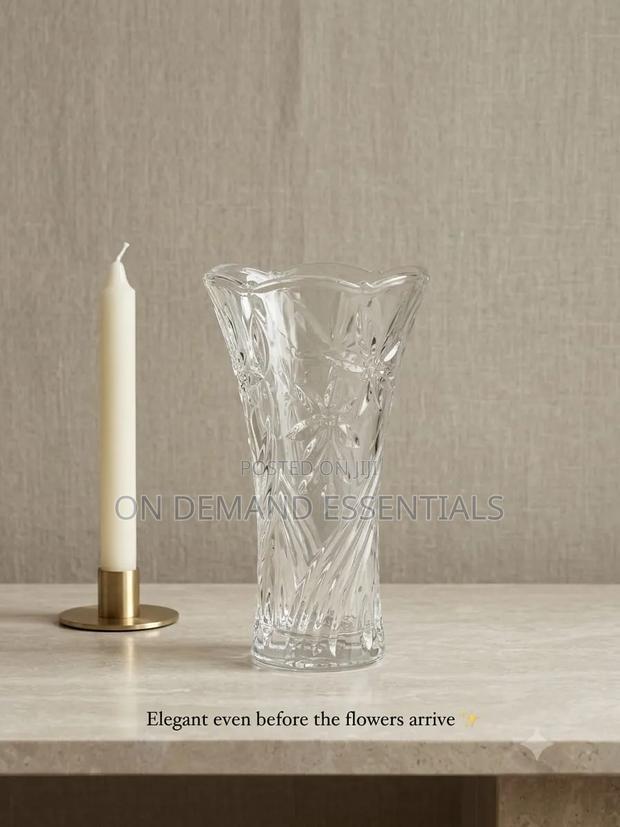 Elegant Glass Flower Vase - main view