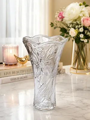 Elegant Glass Flower Vase