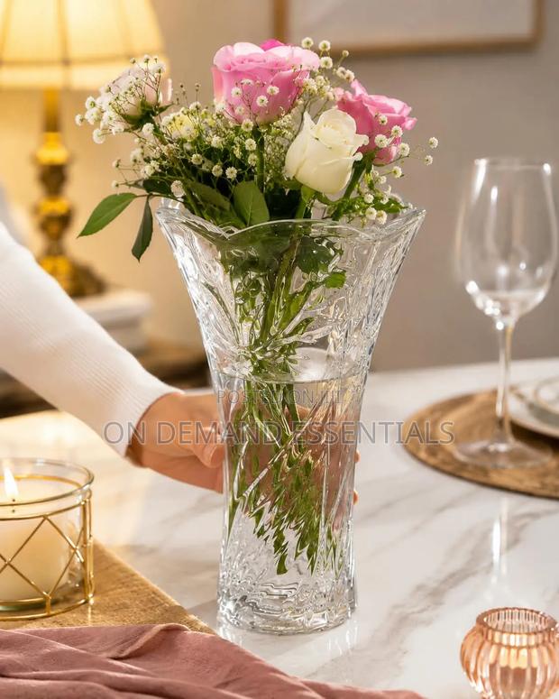 Elegant Glass Flower Vase - thumbnail 3