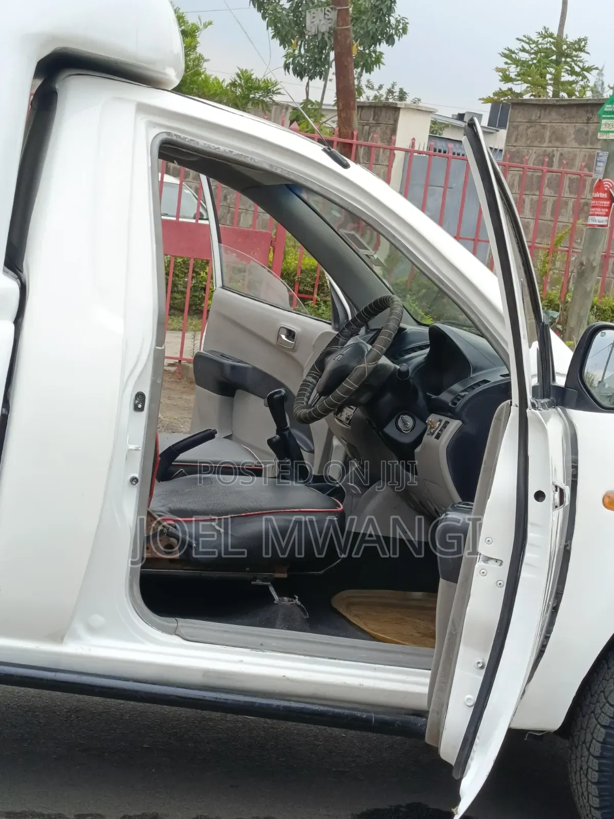 Mitsubishi L400 2009 White