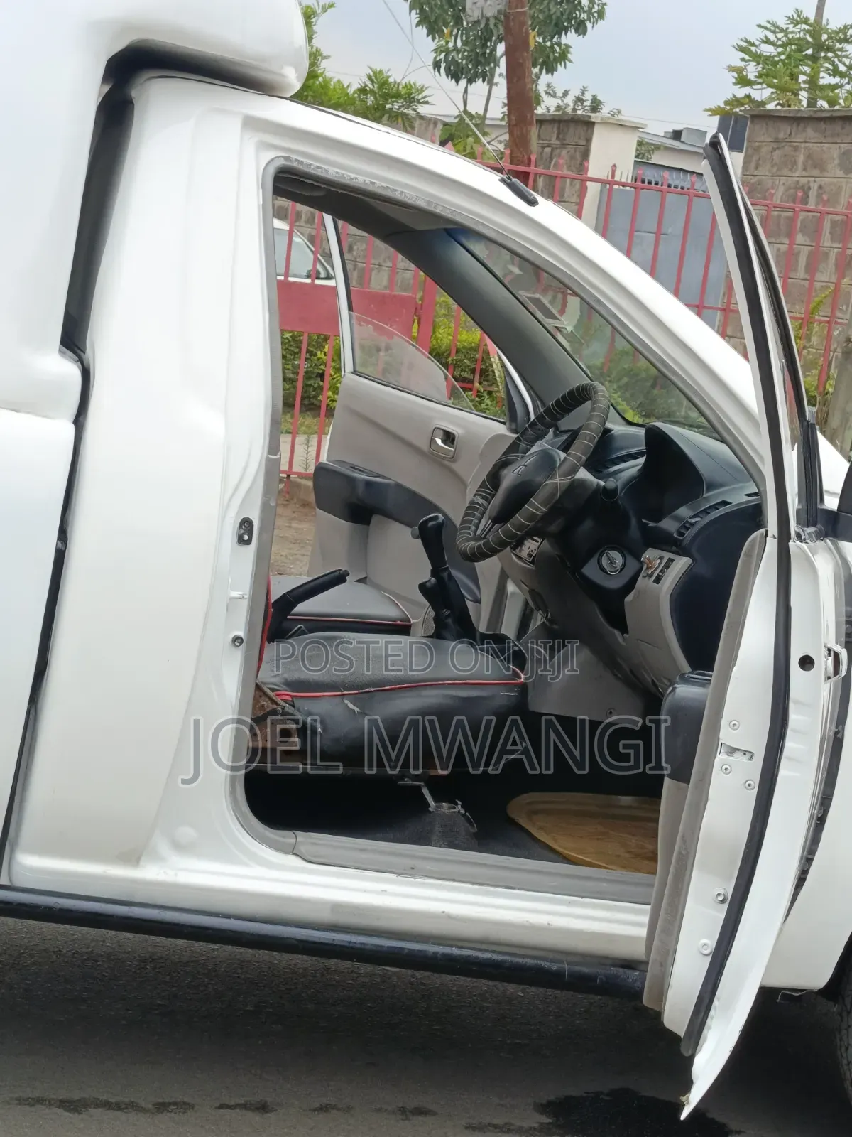 Mitsubishi L400 2009 White