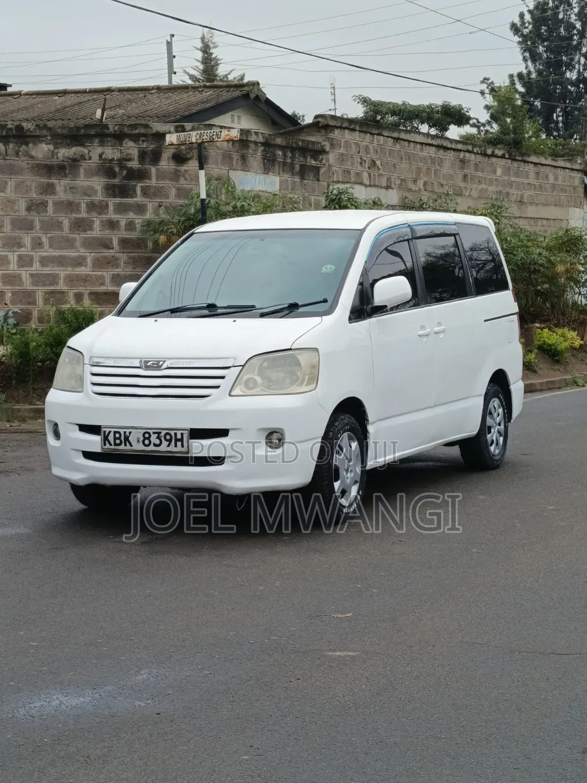Toyota Noah 2002 White