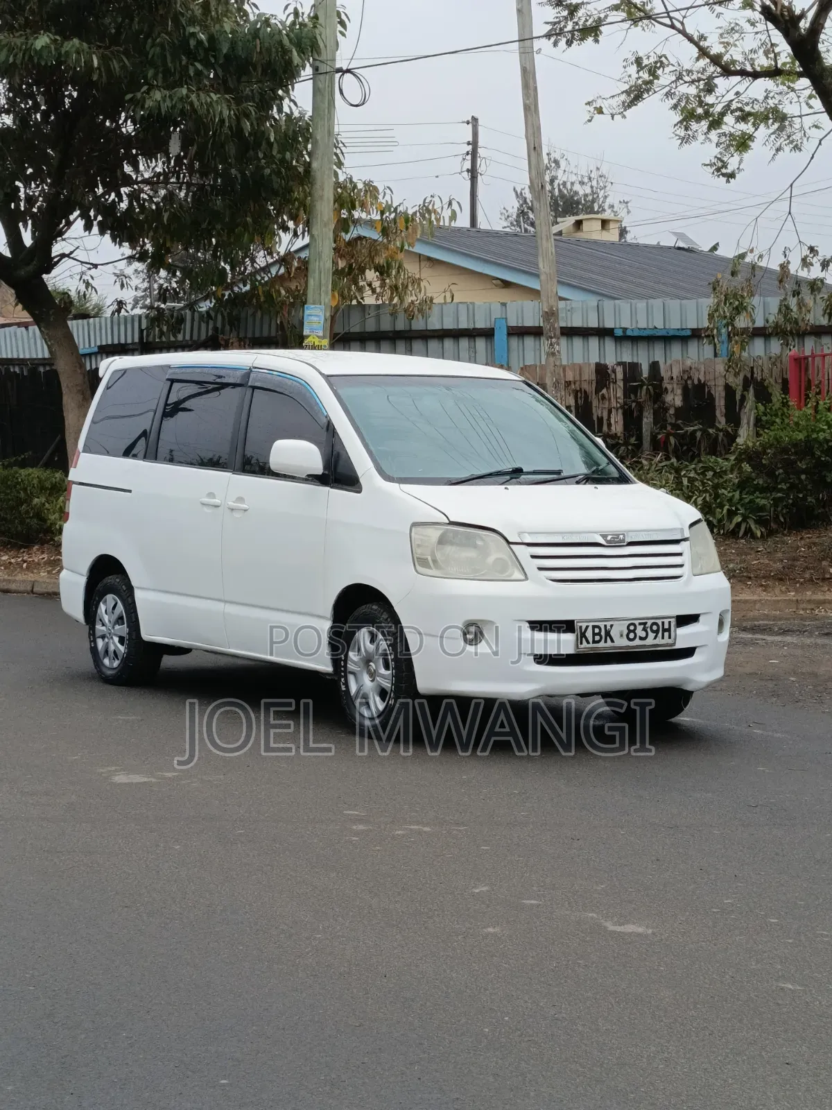 Toyota Noah 2002 White