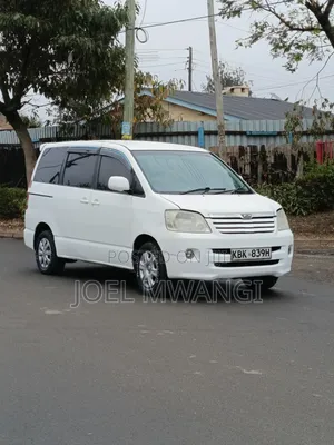 Toyota Noah 2002 White