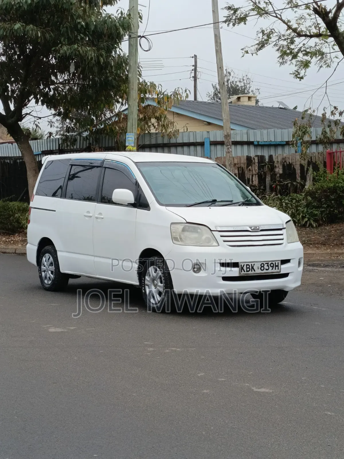 Toyota Noah 2002 White