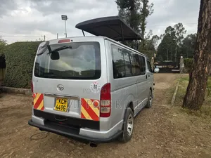 Toyota HiAce 2010 Silver