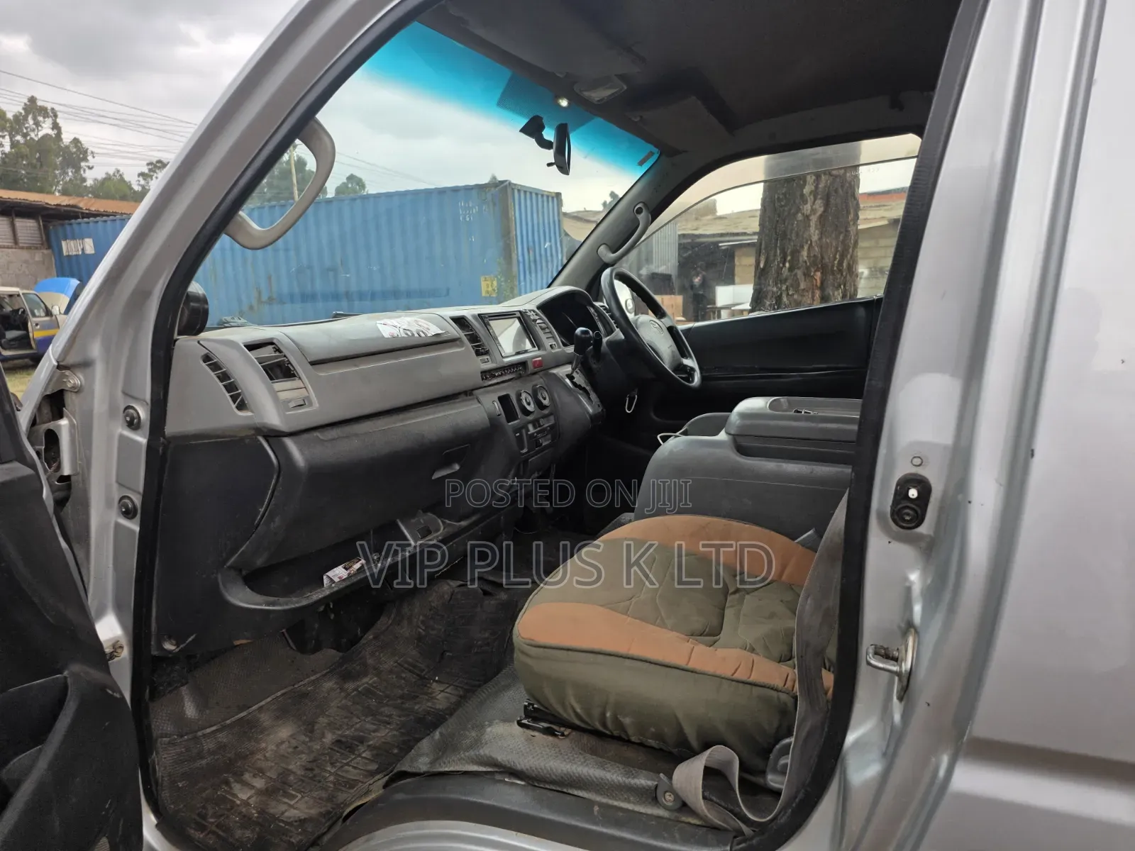 Toyota HiAce 2010 Silver