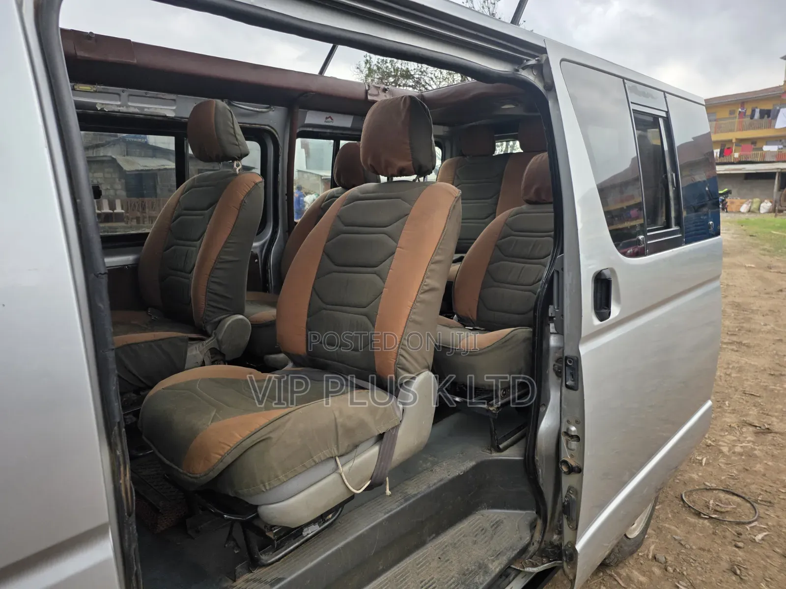 Toyota HiAce 2010 Silver
