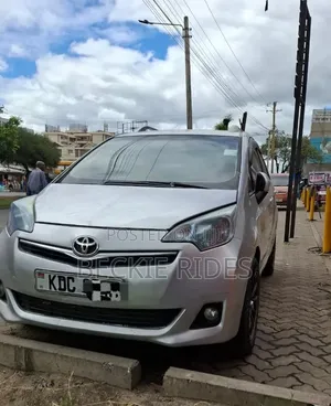 Toyota Ractis 2014 Silver