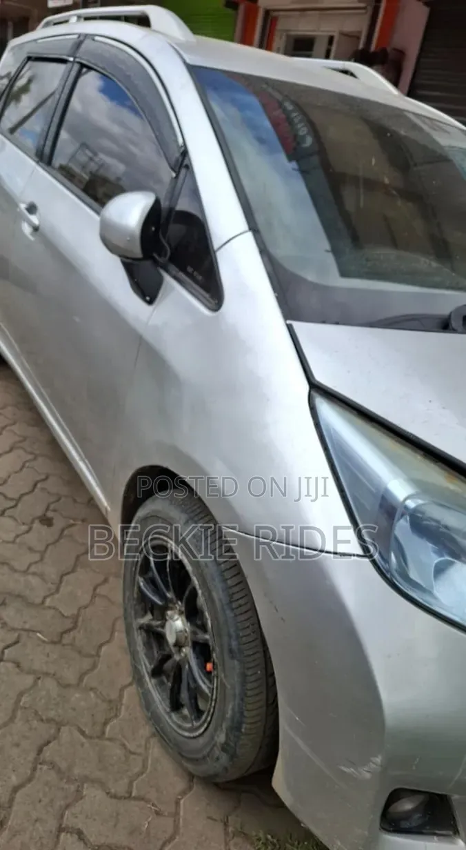 Toyota Ractis 2014 Silver