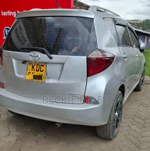 Toyota Ractis 2014 Silver