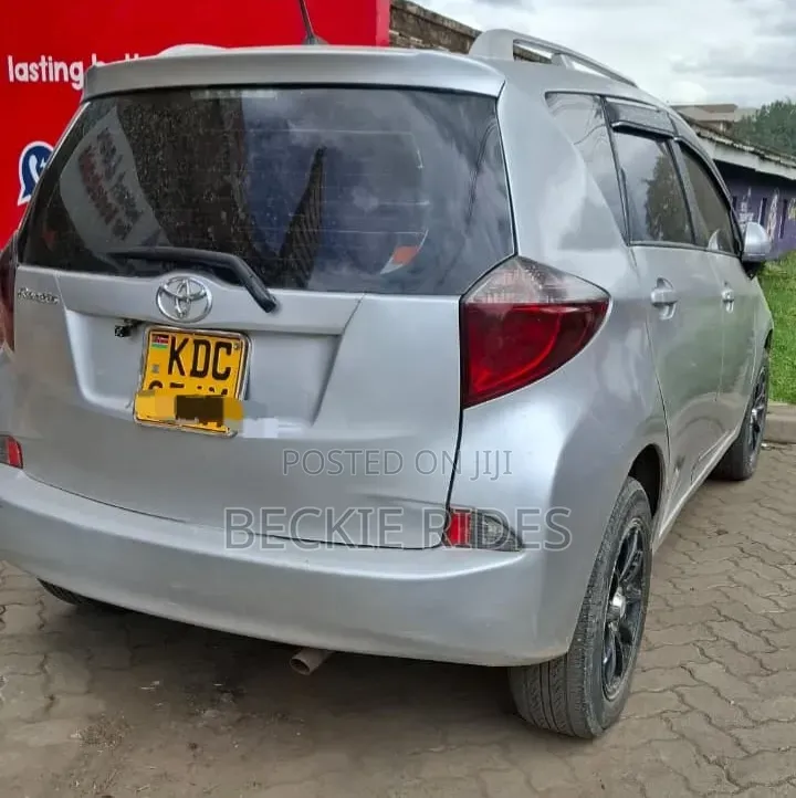 Toyota Ractis 2014 Silver