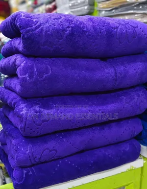 Microfiber Large Towels 
Lint Free
Highly Absorbent