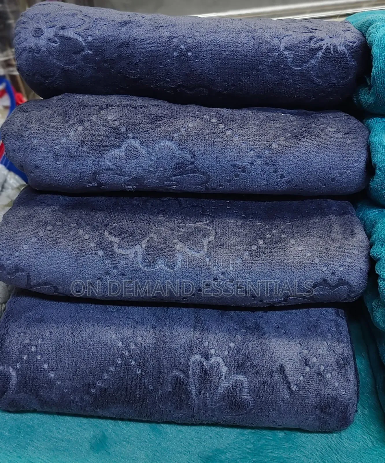 Microfiber Large Towels 
Lint Free
Highly Absorbent