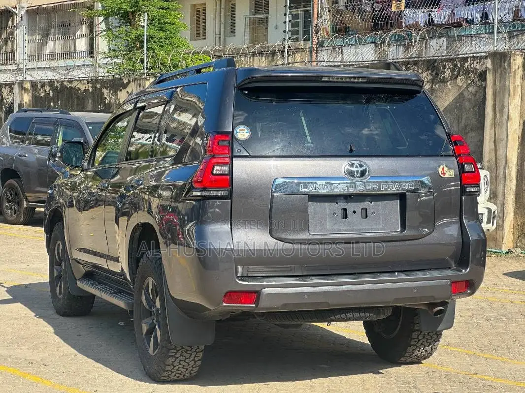 Toyota Land Cruiser Prado 2.8 2020 Gray
