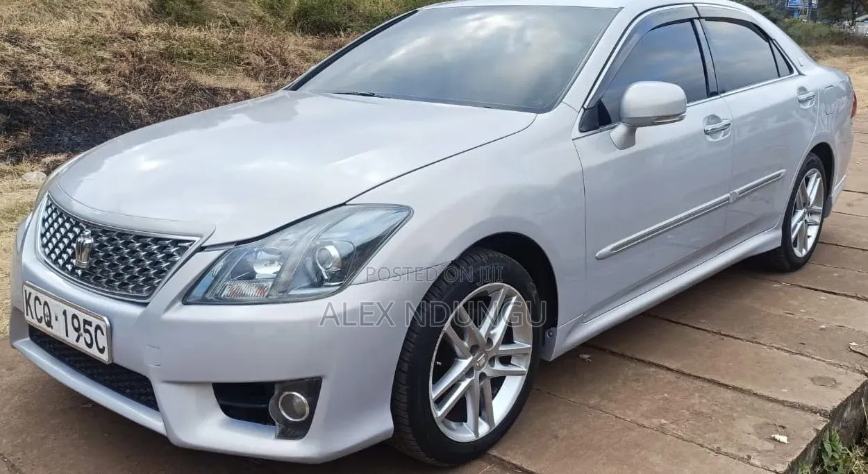Toyota Crown Majesta 2010 Silver