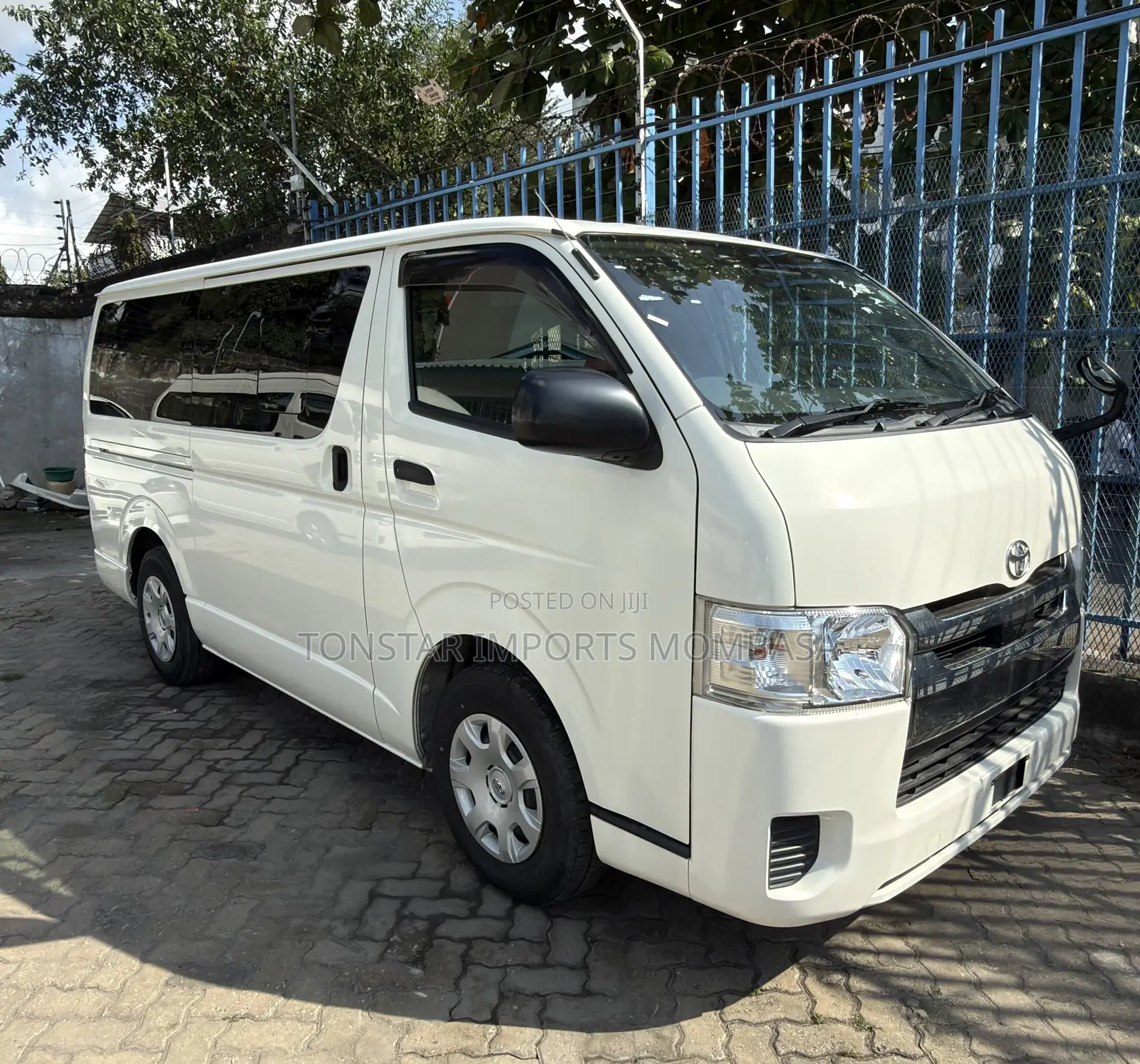 Toyota HiAce 2019 White