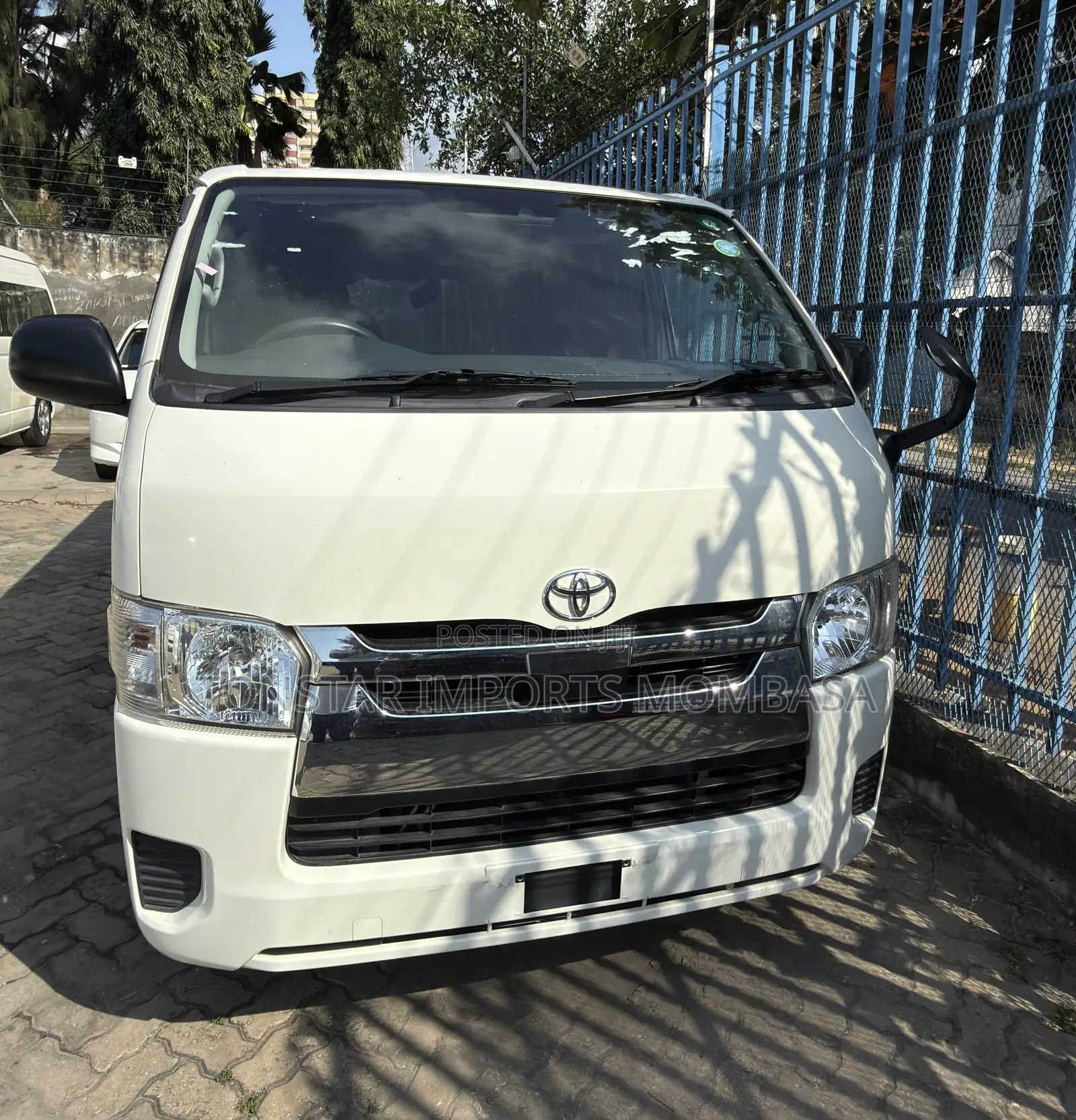 Toyota HiAce 2019 White