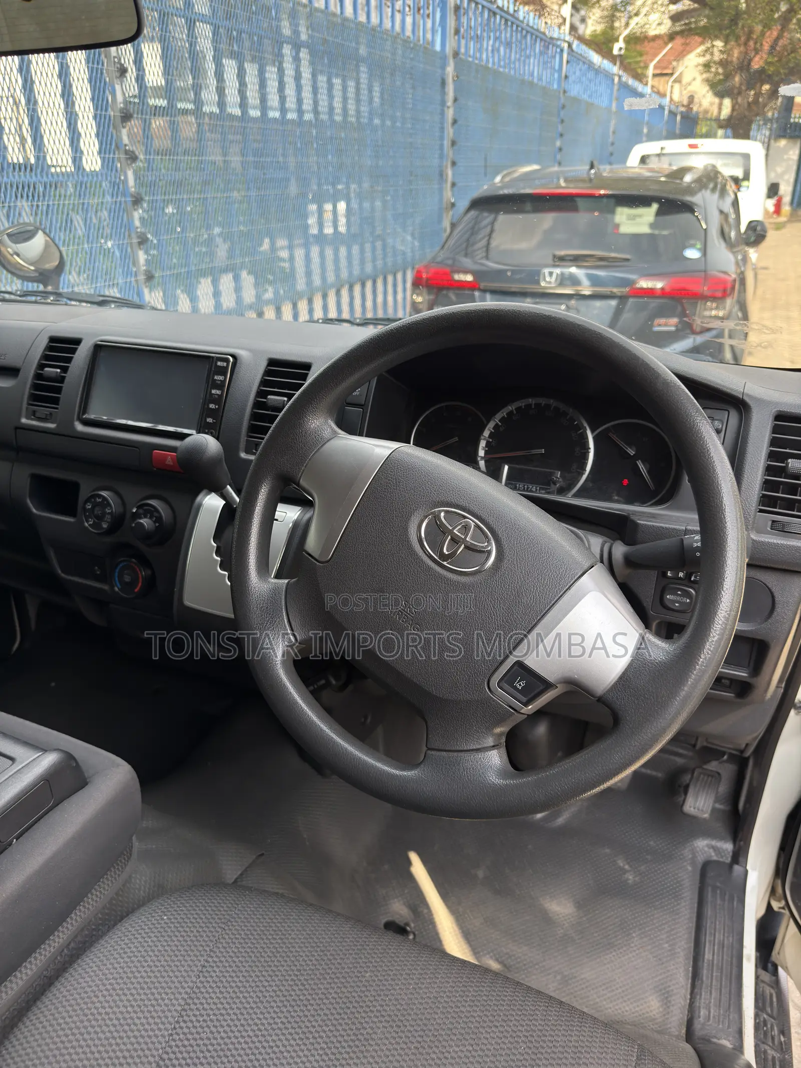 Toyota HiAce 2019 White