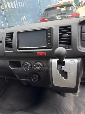 Toyota HiAce 2019 White