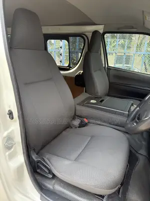 Toyota HiAce 2019 White