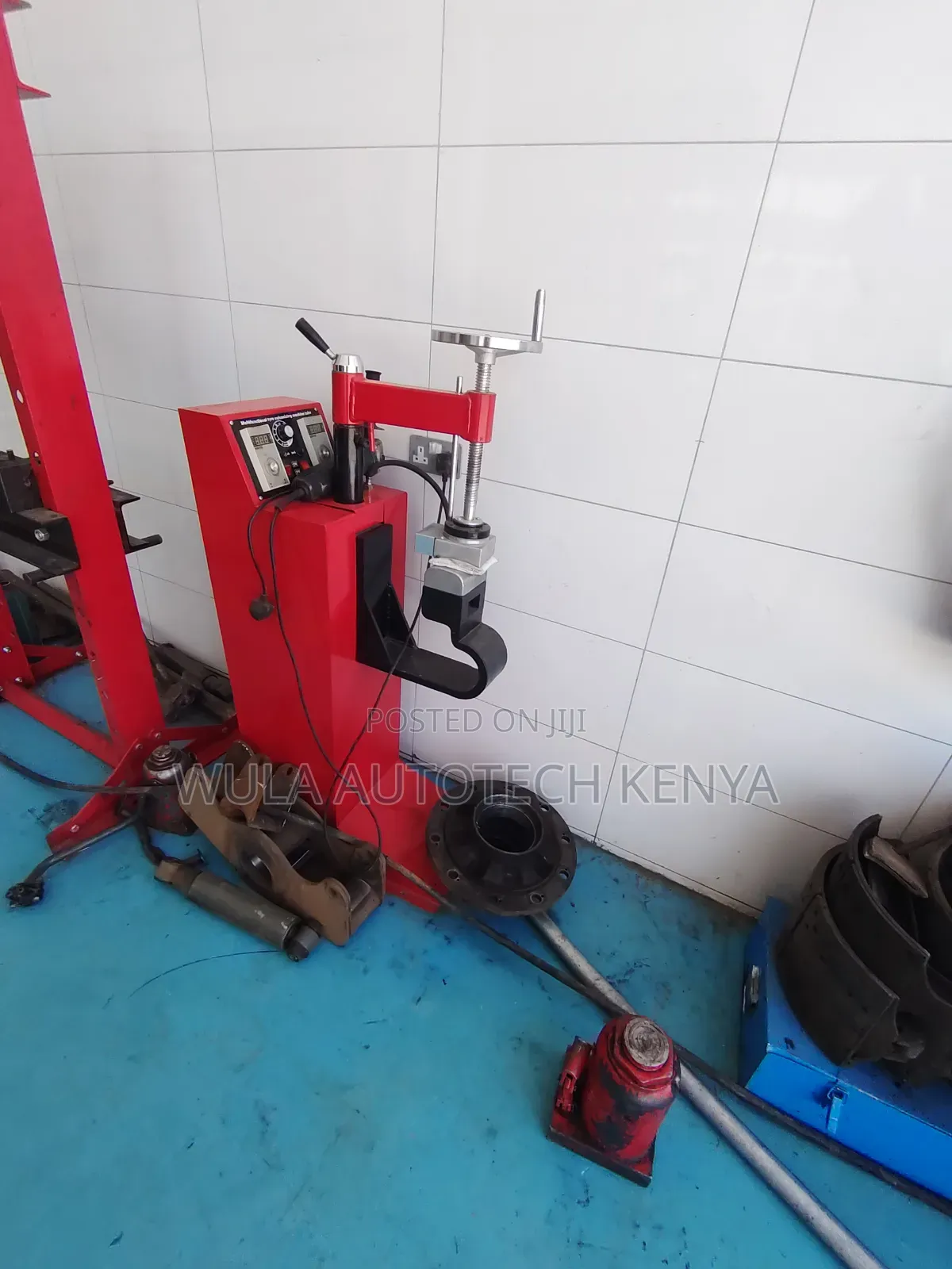 Strong Steel Frame Construction Big Tyre Vulcanizer Machine Sunshine