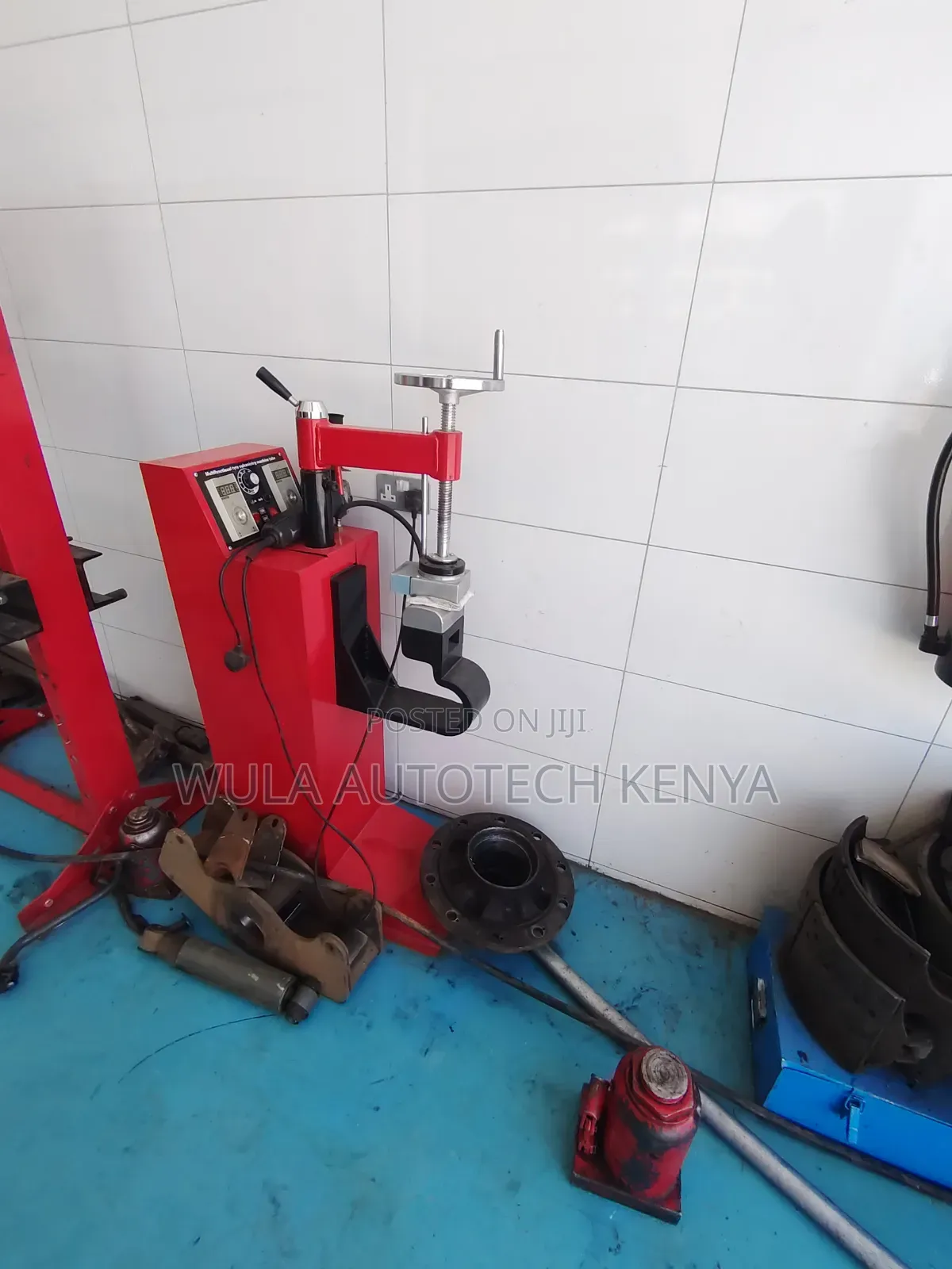 Strong Steel Frame Construction Big Tyre Vulcanizer Machine Sunshine
