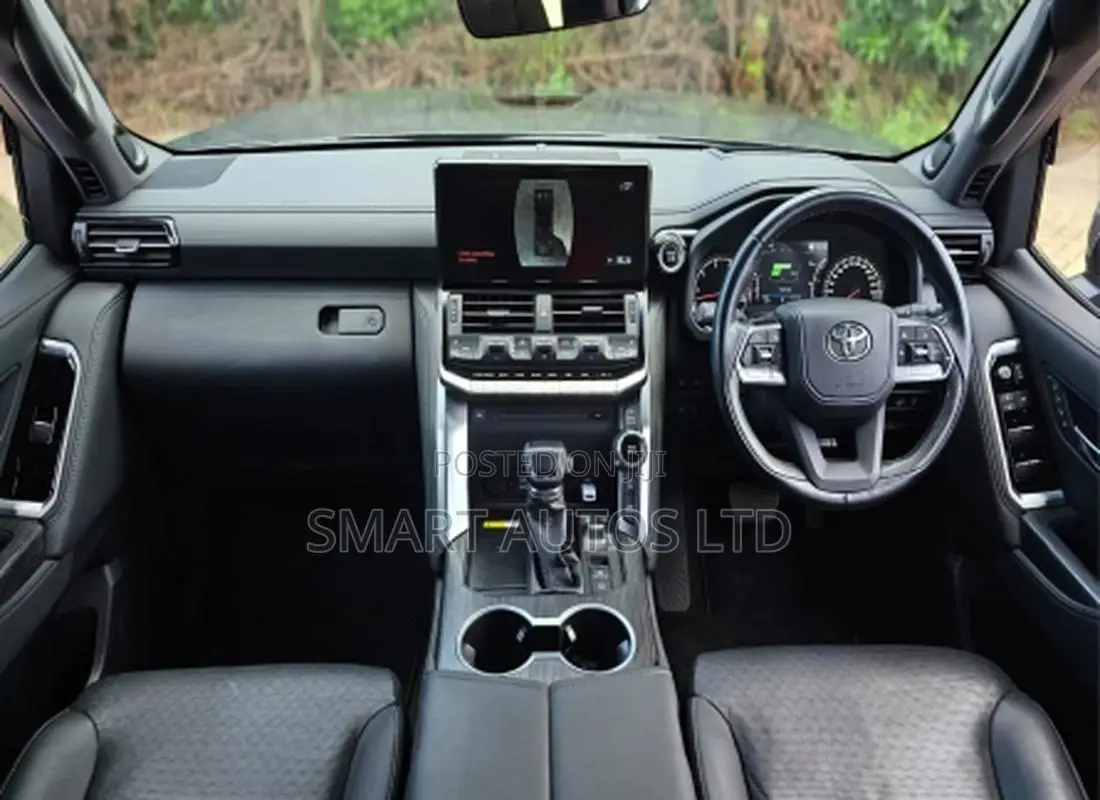 Toyota Land Cruiser LC300 2021 Gray