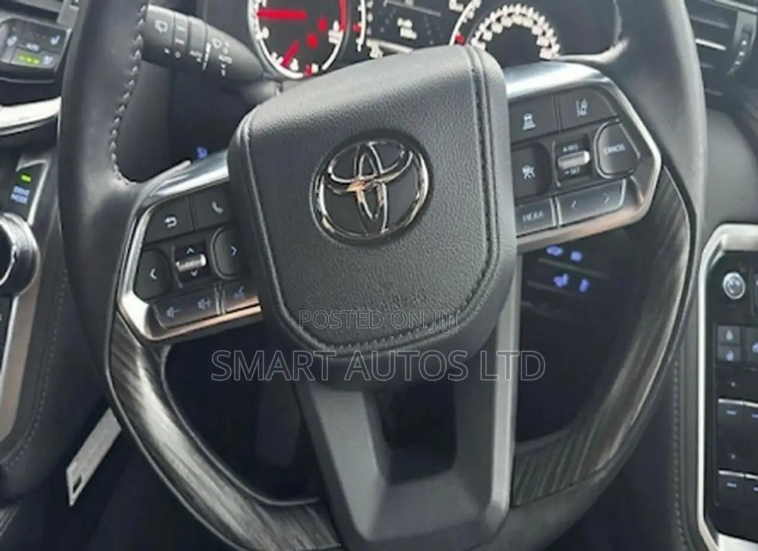Toyota Land Cruiser LC300 2021 Gray