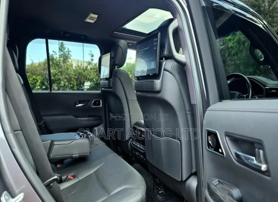 Toyota Land Cruiser LC300 2021 Gray