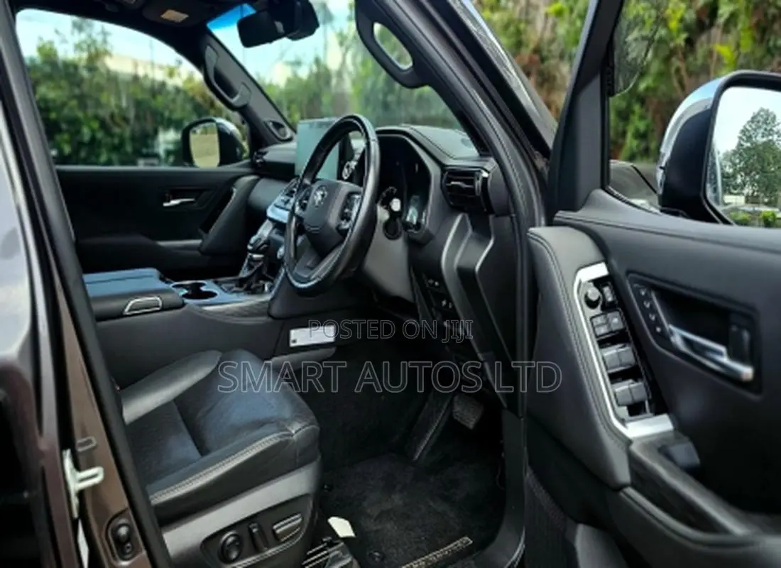 Toyota Land Cruiser LC300 2021 Gray