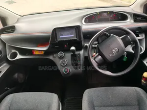 Toyota Sienta 2017 Black